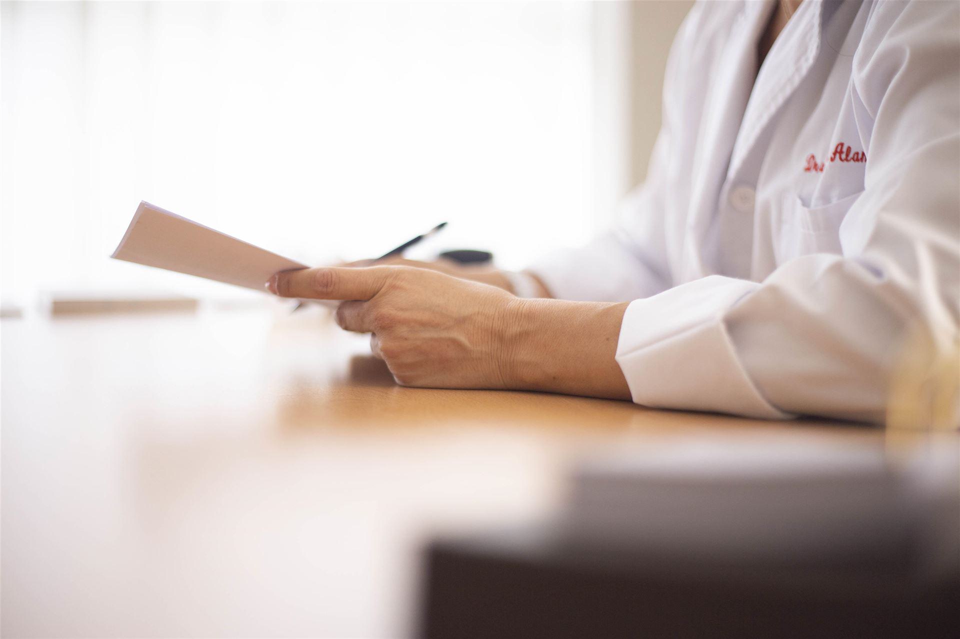 Kostenloses Stock Foto zu arzt, arzt und patient, ärztin